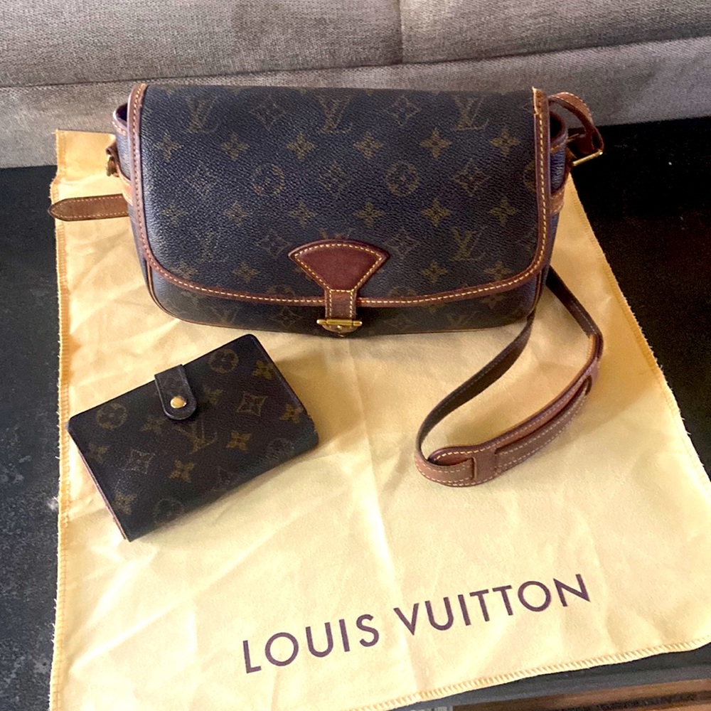 Classic Louis Vuitton vintage Solonge Crossbody bag and Wallet